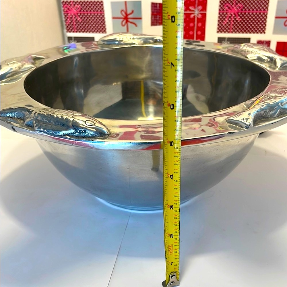 Silver Fish Motif Cookware Bowl - Picture 8 of 17